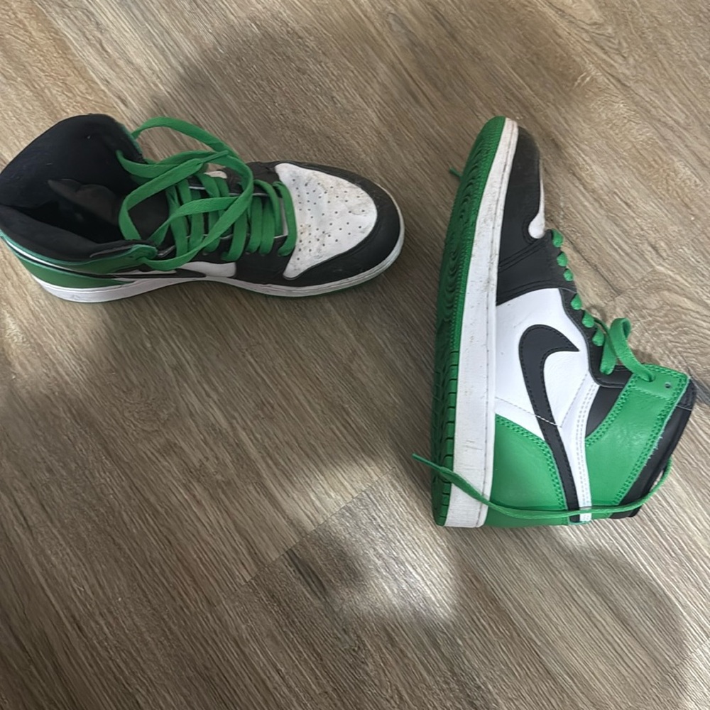 Women high top green black and white Nikes worn 2 times